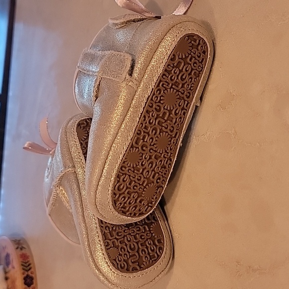 Ugg Cozy Pink and Cream Baby Booties Shoes Size 4 5 Sheepskin - Picture 5 of 7